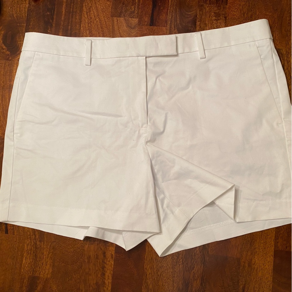NWT Ann Taylor Devin Short Women’s 14 Color White Approximately 5” inseam